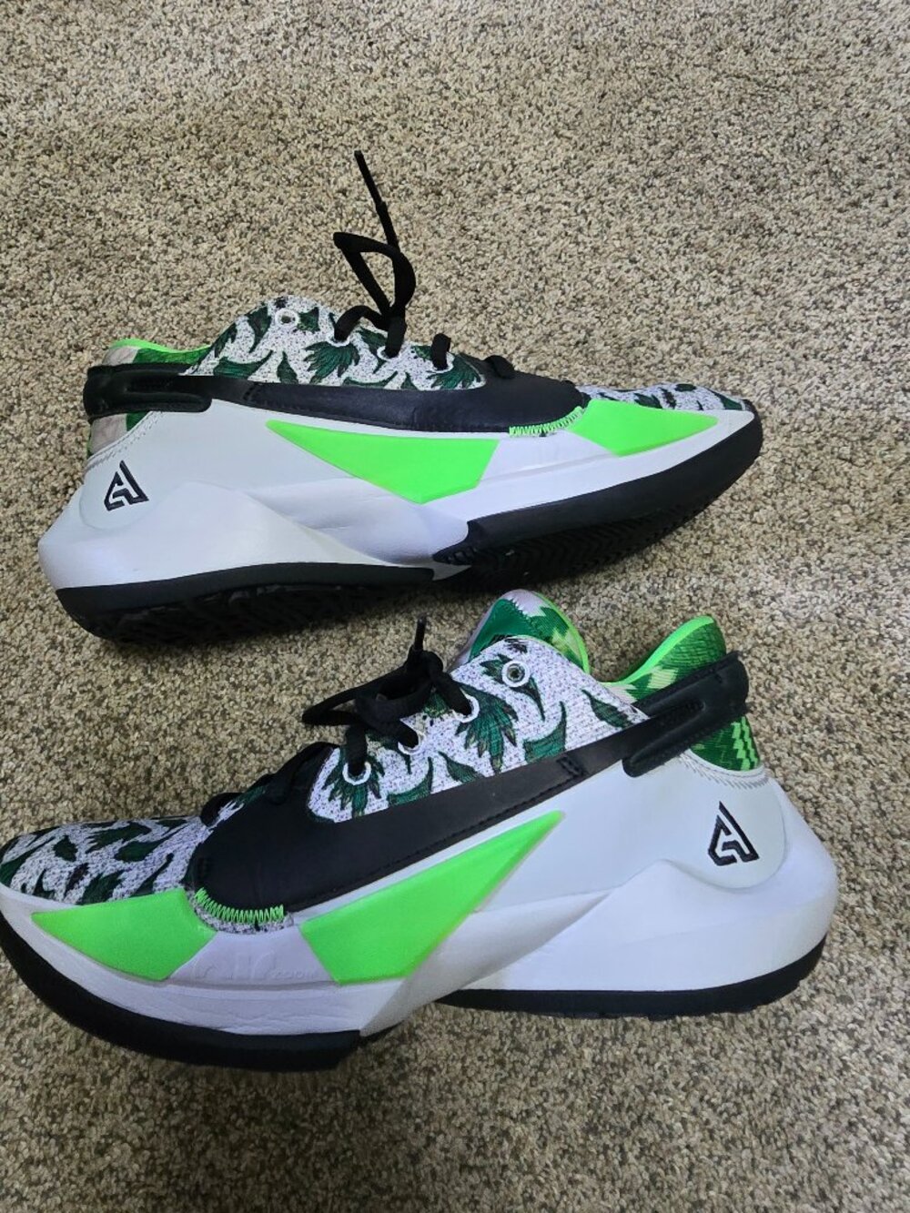Nike Zoom Freak 2 Pure Platinum Black Pine Green Men’s Size 7.5  Women’s 9 DA090